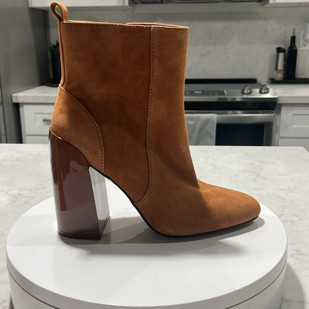 New! Vince Camuto‎ Enverna Suede Leather Block Heel Bootie Sz 7 $160
